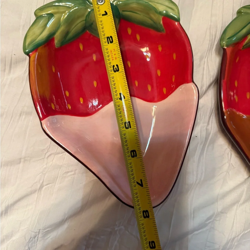 Strawberry Shaped Ceramic Plates - Picture 3 of 4